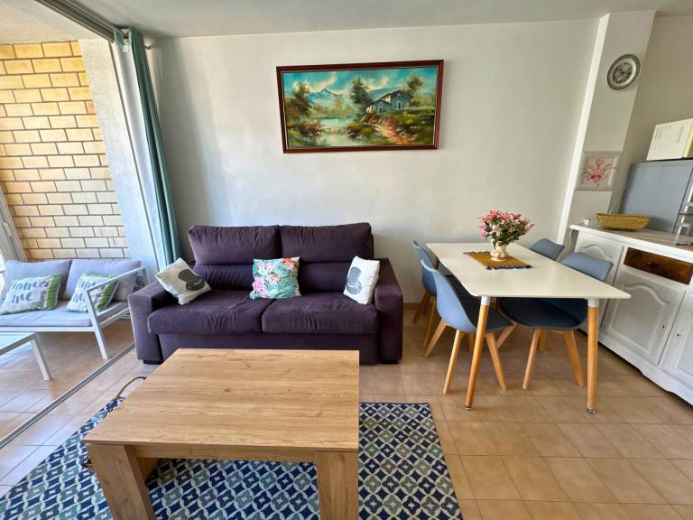 Apartment with patio — photo 5