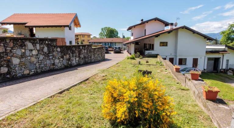 Holiday apartment with 2 rooms for 4 persons in Verbania