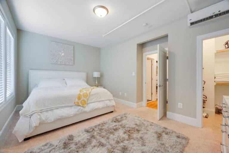Condo Alexandria