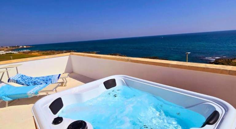 Villa with pool & jacuzzi in Fasano