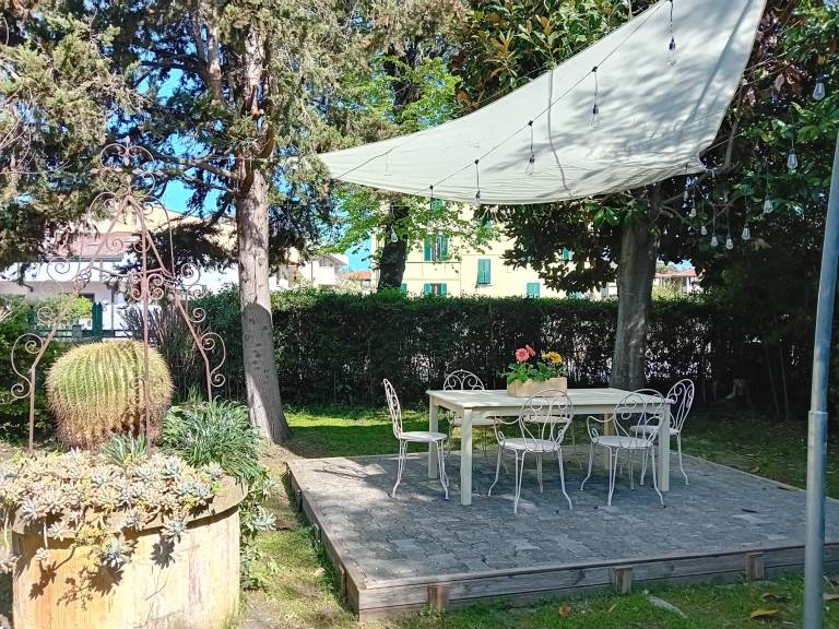 Villa with private pool & garden | Garden view — photo 4