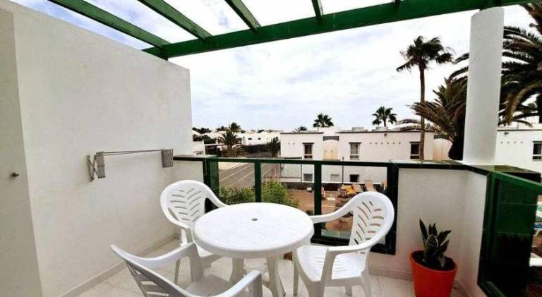 Serviced apartment with patio, pool & garden — photo 3