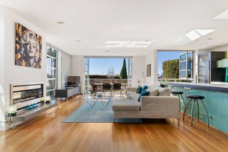 Designer Three Bedroom Home with Harbour Views