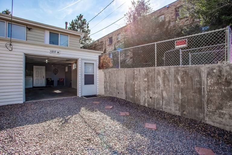 Bright GardenLevel Basement/Garage/W&D/Pets/nearDT — photo 2