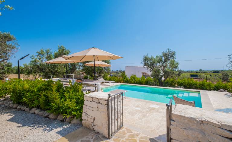 Family-oriented villa with yard, private pool & barbeque | Garden view | Dogs allowed — photo 5