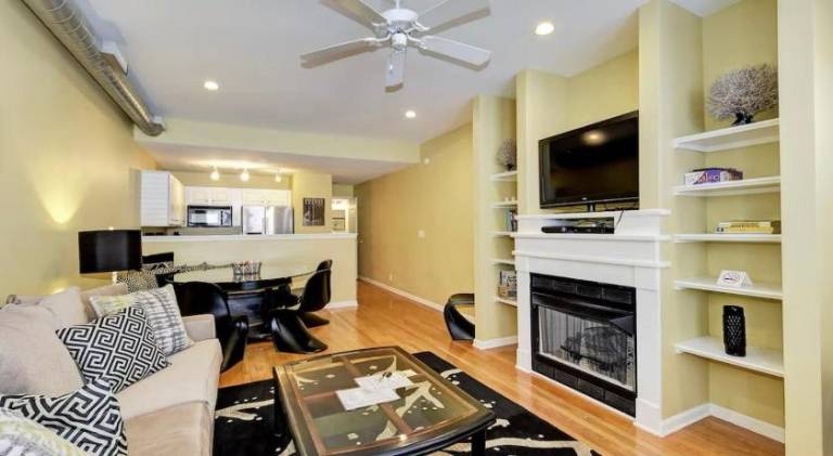 House with 1 room for 6 persons in Kent, IN