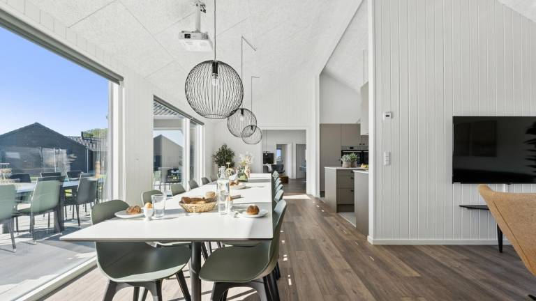 Family-oriented beautiful vacation home with private pool, sauna & yard | Pets are welcome — photo 4