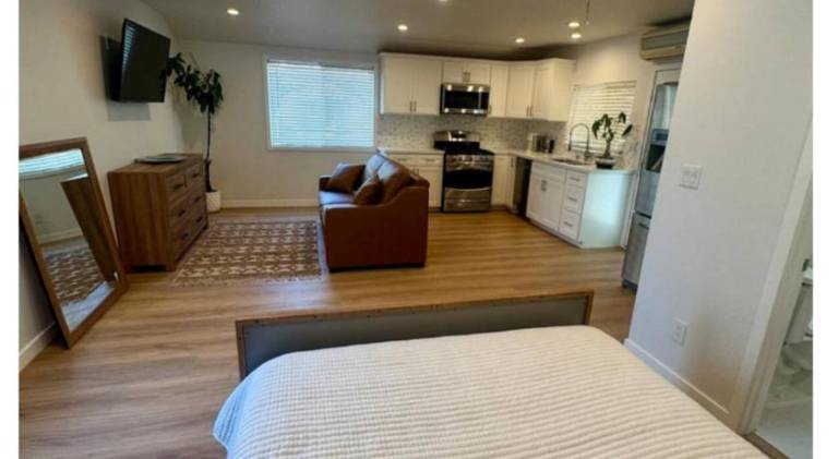 PRIVATE modern studio Guesthouse in Culver City, CA