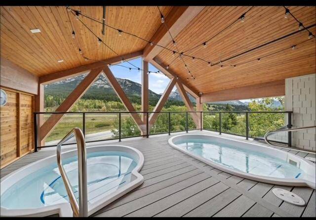 Rental apartment with hot tub in Canmore, AB