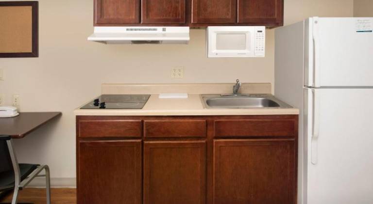 WoodSpring Suites Topeka — photo 5