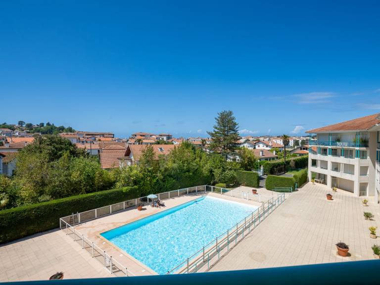 Apartment with pool & patio | Pets allowed — photo 5