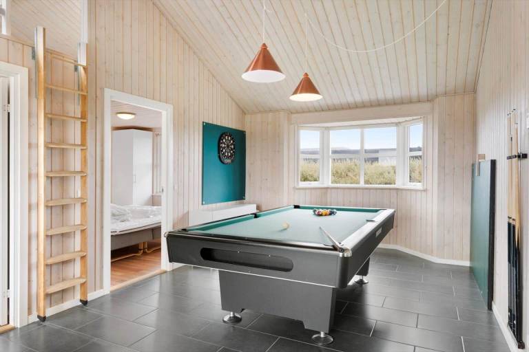 Vacation home with patio, sauna & jacuzzi — photo 4