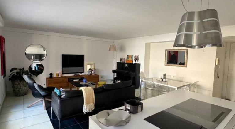 Apartment with pool in Marseille