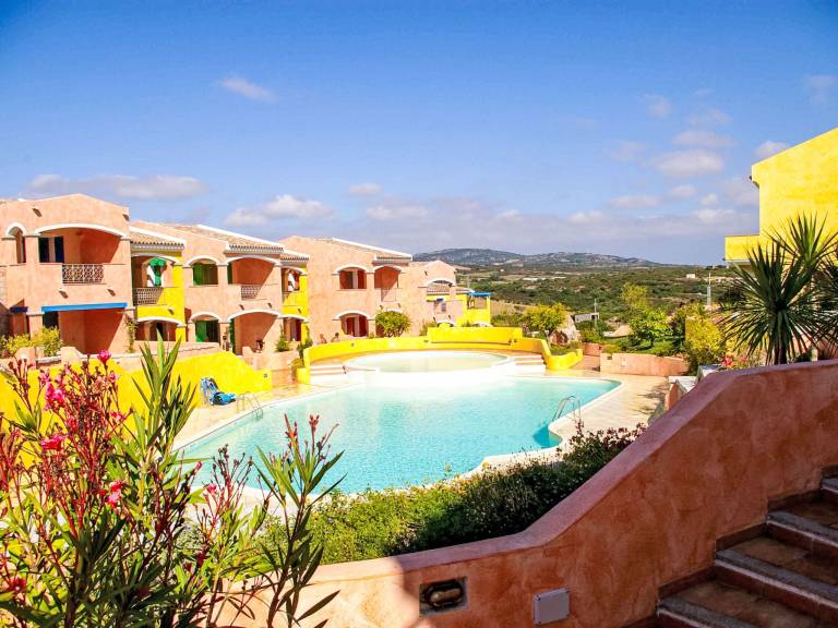 Sch&ouml;ne Wohnung mit Blick auf den Pool