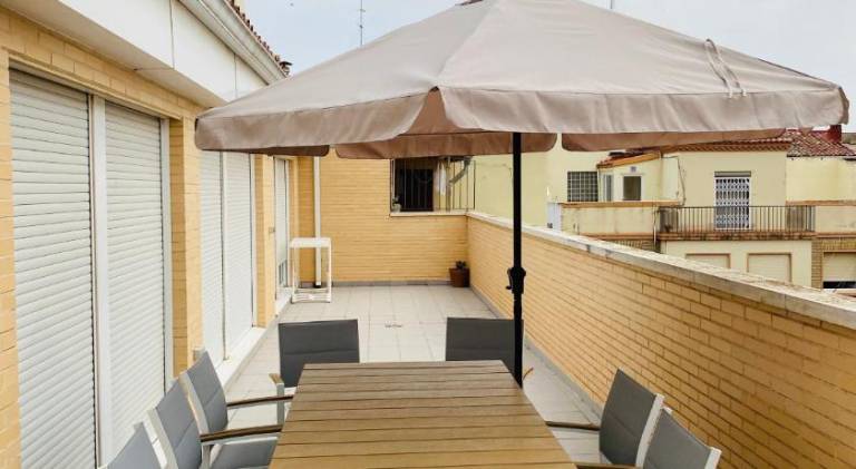 Big rental apartment with patio | Close to Cathedral-Basilica of Our Lady of the Pillar | Pet-friendly — photo 3
