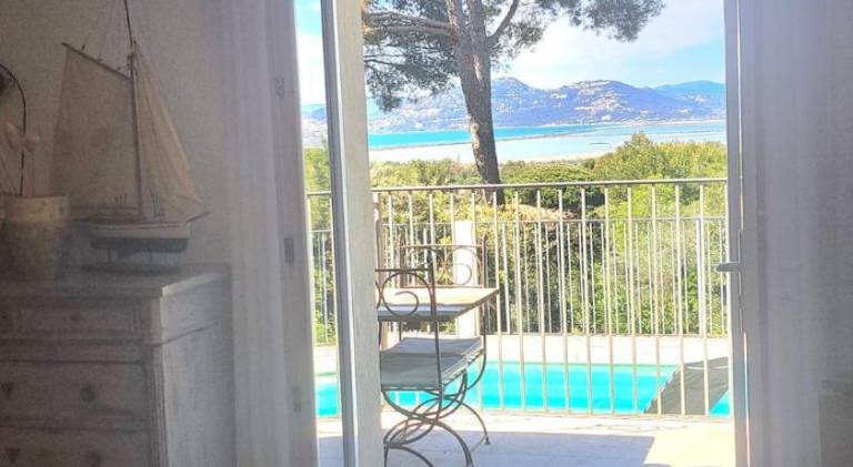 Villa with pool — photo 4
