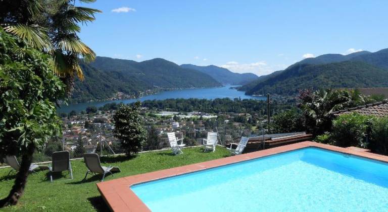 Pleasant apartment with patio, yard & private pool | Dogs allowed — photo 3