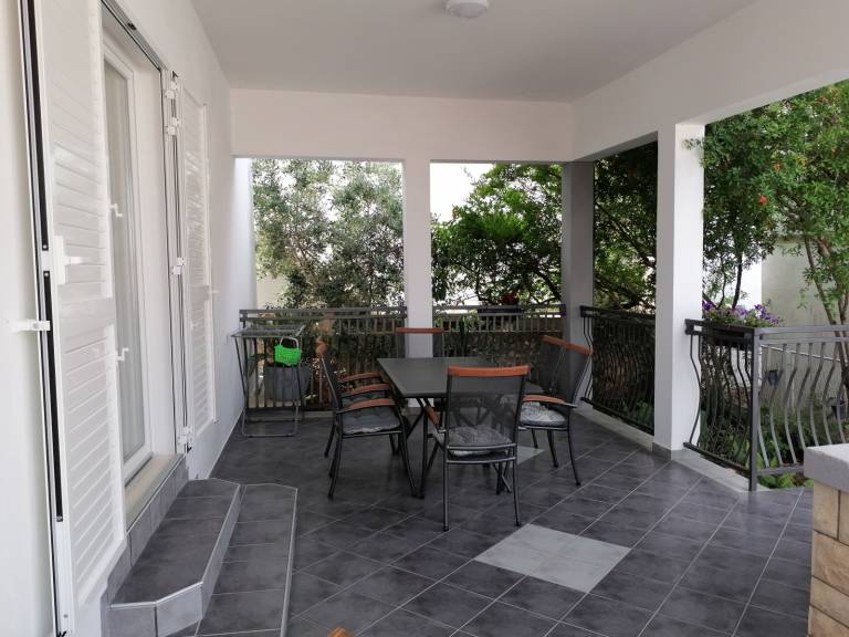 Ferienwohnung in Ražanj mit Terrasse, Klimaanlage, W-LAN, Waschmaschine (3567-1) in Sibenik