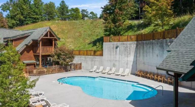 House with pool & hot tub | Pets are welcome — photo 5
