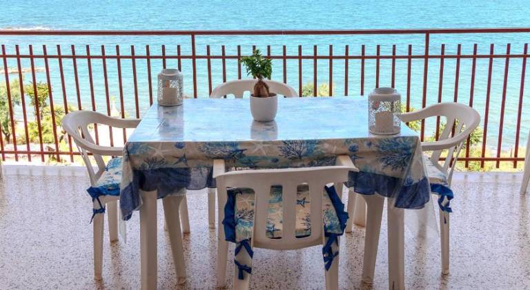 Apartment with 3 rooms for 6 persons in Andria