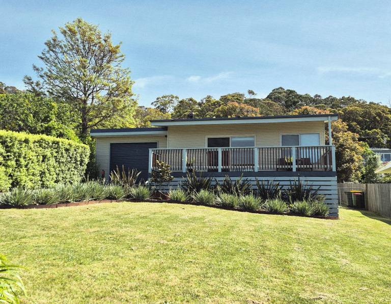 House Lake Tyers Beach