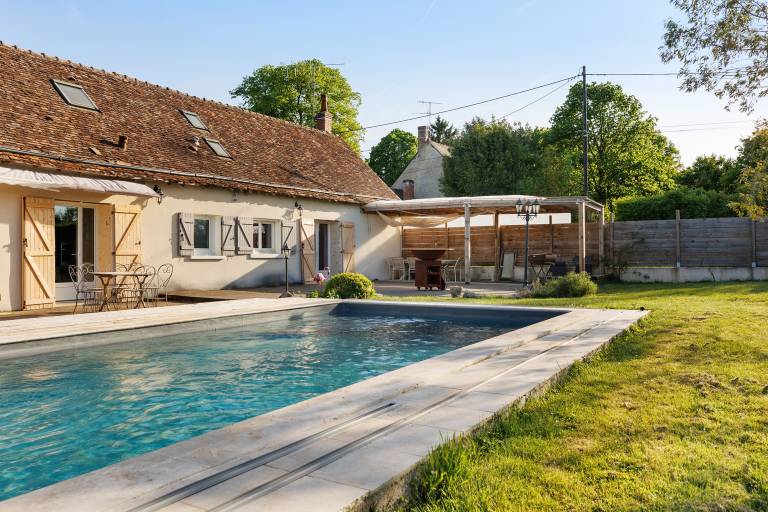 House with heated pool, fast internet & barbecue | Garden view | Suitable for remote work in Loches
