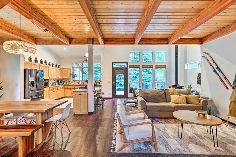 Mountain-Modern Unit: Golf, Hike, Ski & More! in Bend, OR