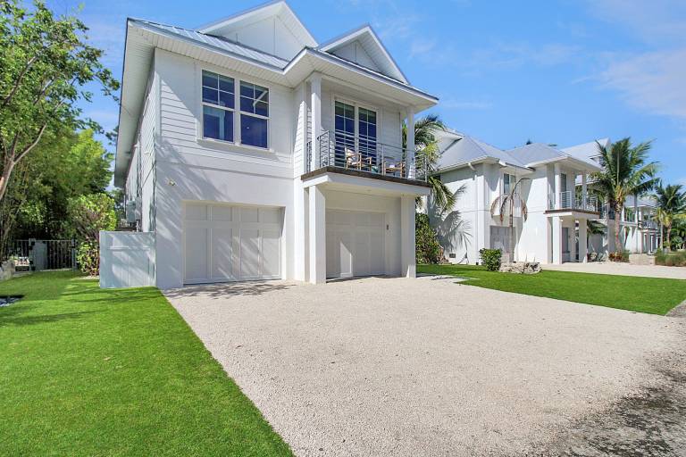Exquisite 3 BR / 3.5 BA home with pool and spa on Longboat Key - The Captain's Quarters — photo 4