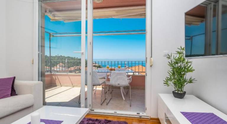 Holiday apartment with 1 room for 4 persons in Tucepi