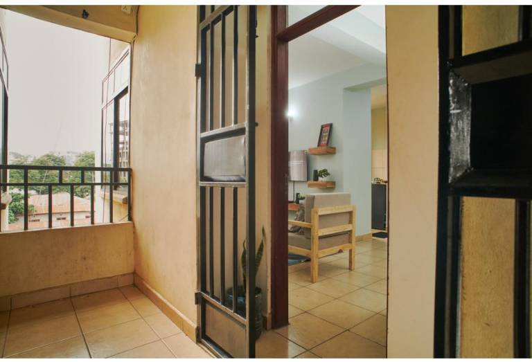 Lovely serviced apartment with patio | Pets allowed — photo 3
