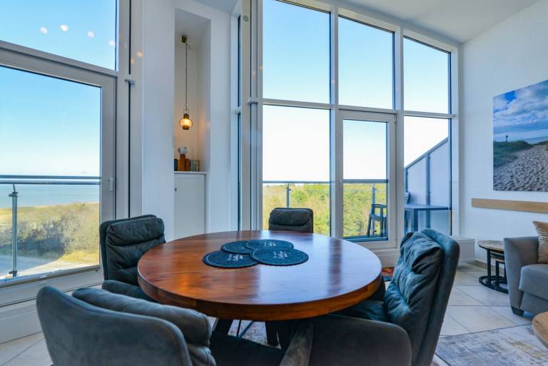 Exklusives Penthouse über dem Meer mit direkter Seesicht & elegantem Wohnstil — photo 3