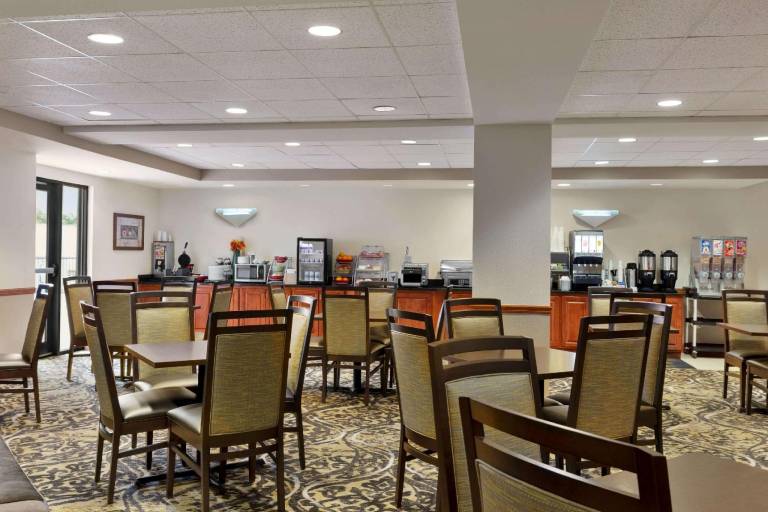 Wingate by Wyndham Bentonville Airport — photo 4