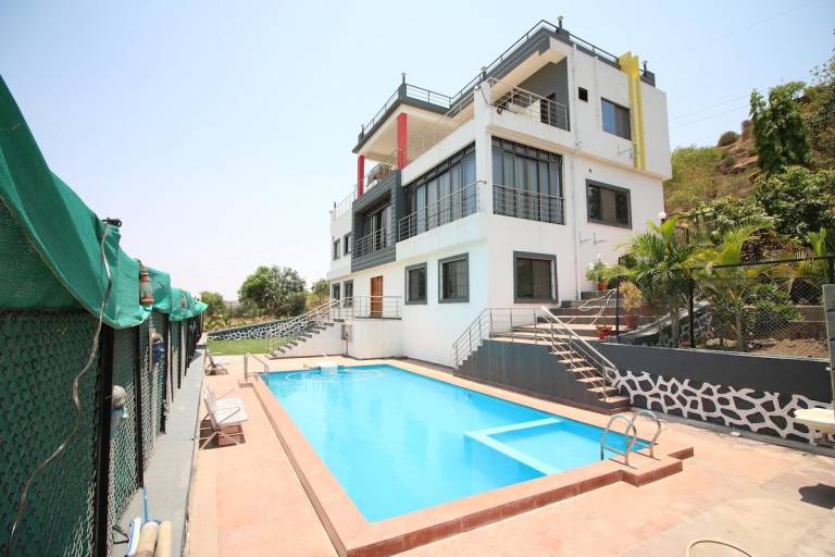 Fully equipped villa with jacuzzi, yard & barbeque | Dogs allowed in Nashik