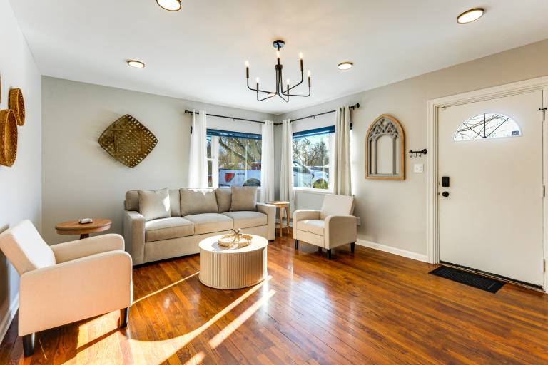 Stay in the Heart of London Walkable Modern Home