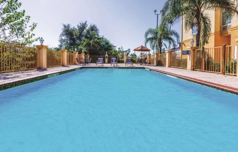 La Quinta Inn & Suites by Wyndham Winnie — photo 5