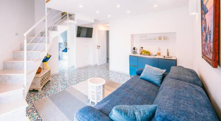 Family-oriented wonderful serviced apartment with patio, hot tub & garden | Close to the beach | Dogs allowed — photo 3