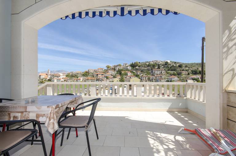 Rental apartment with BBQ & patio | Sea view in Postira