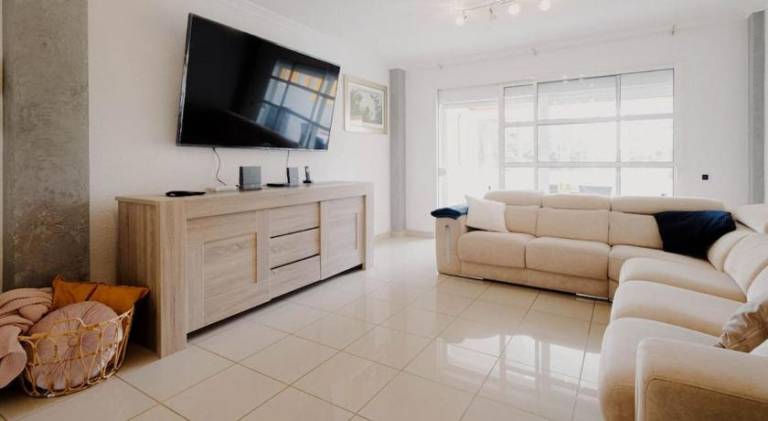 Rental apartment with private pool, hot tub & garden in Santa Cruz de Tenerife