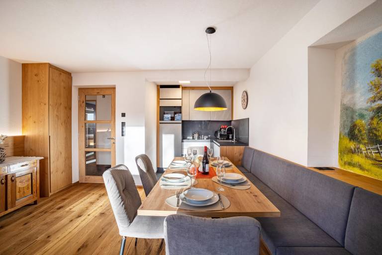 Family-oriented beautiful apartment with yard, patio & fast internet | Mountain view | Perfect for remote work | Dogs allowed — photo 3