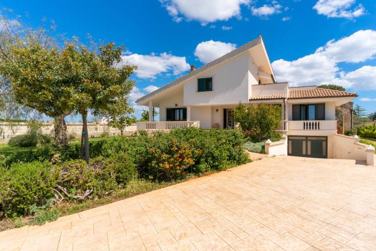 Holiday Home 'Casa Vacanze Le Giuggiole' with Private Terrace, Wi-Fi and Air Conditioning in Castro