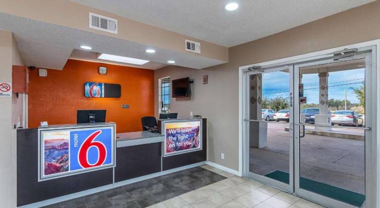 Motel 6 Waxahachie, TX — photo 4