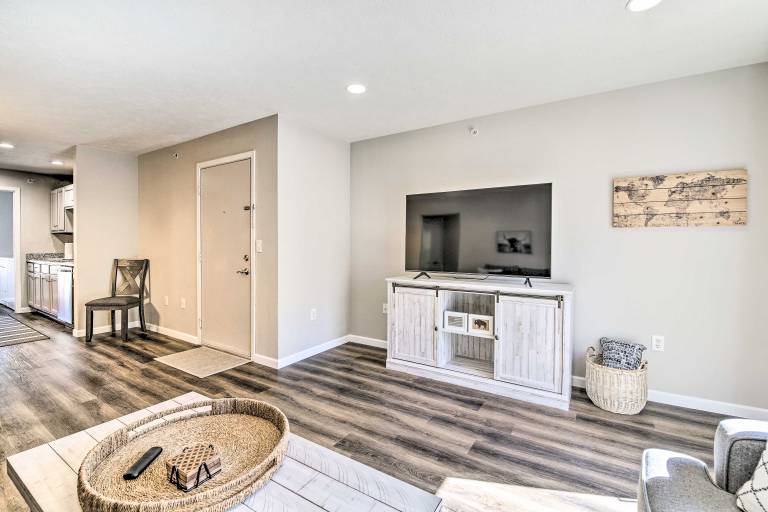 Branson Condo w/ Balcony: Near Silver Dollar City — photo 5