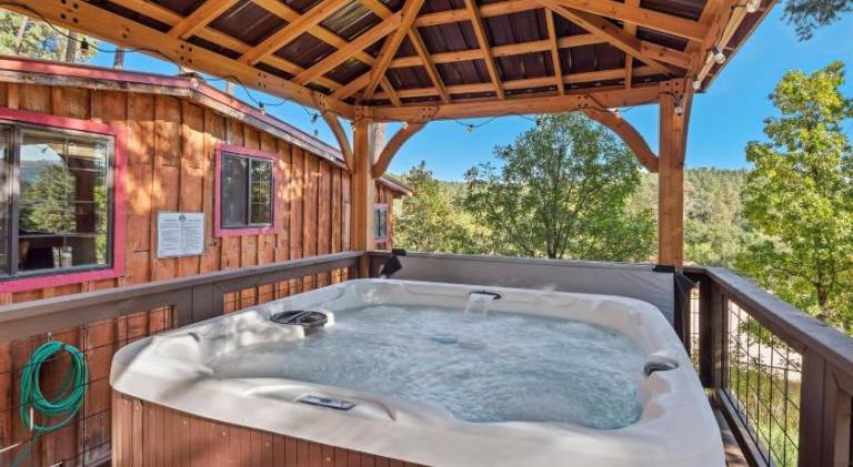 House with jacuzzi | Pets are welcome — photo 3
