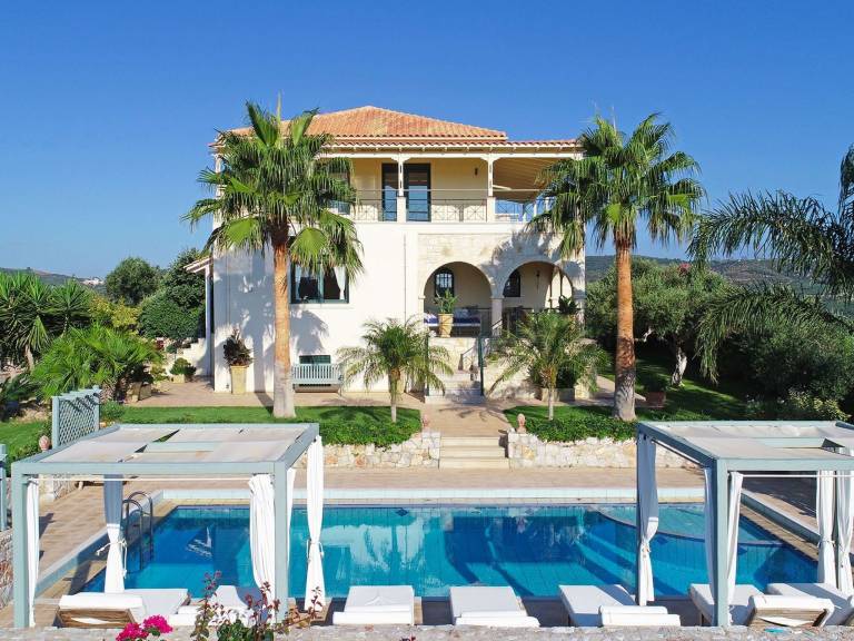 Nice vacation home with patio, private pool & yard | Dogs allowed in Platanias