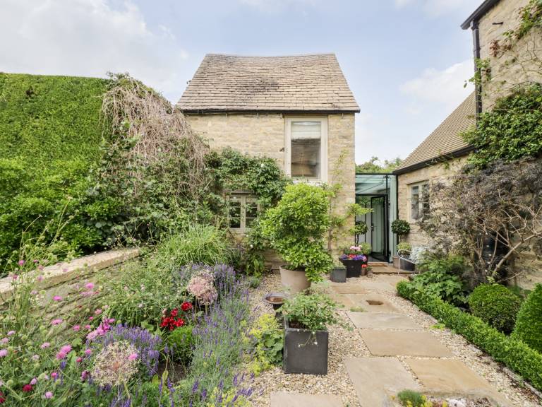 Cottage  Witney