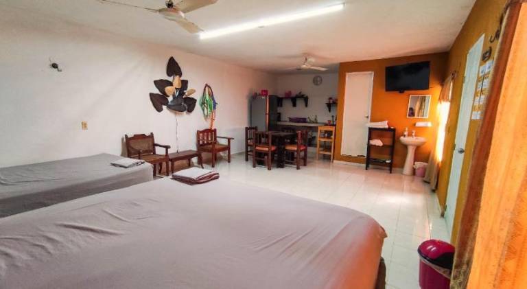CASA LILI LUXURY VALLADOLID "Fast Wifi, Hot Water, Kitchen & TV" — photo 2