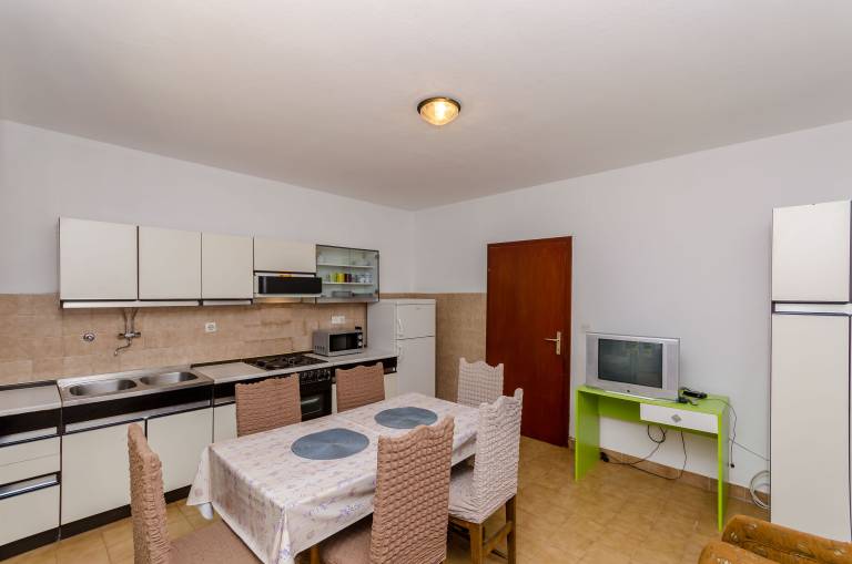 Rental apartment with yard, grill & terrace | Garden view — photo 2