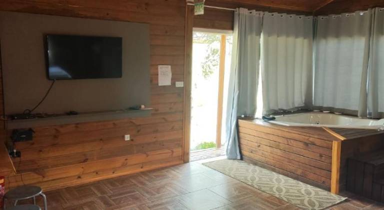 Wonderful vacation home with hot tub | Pets allowed — photo 2