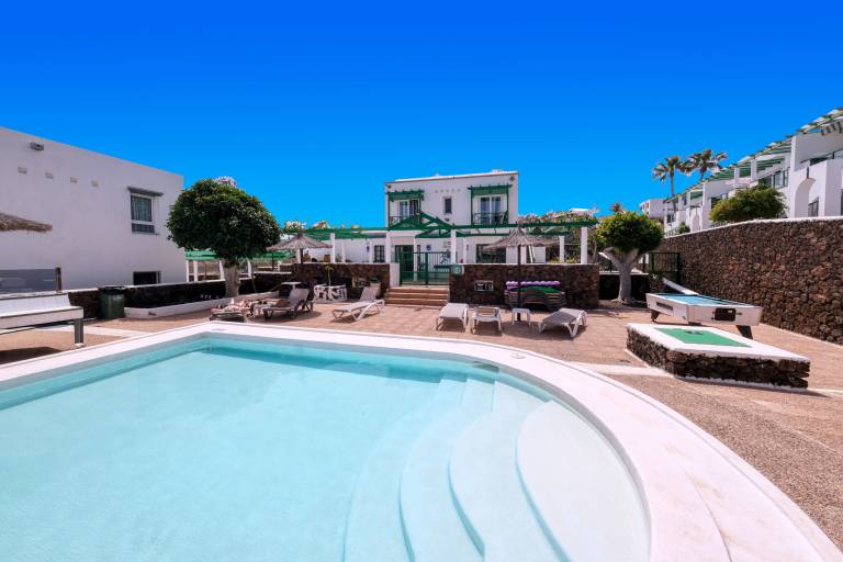 Beautiful vacation home with garden, patio & pool | Close to the beach | Pets are welcome — photo 5