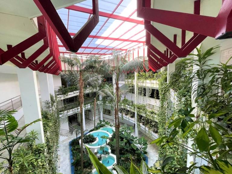 Apartment with terrace & pool in Torremolinos